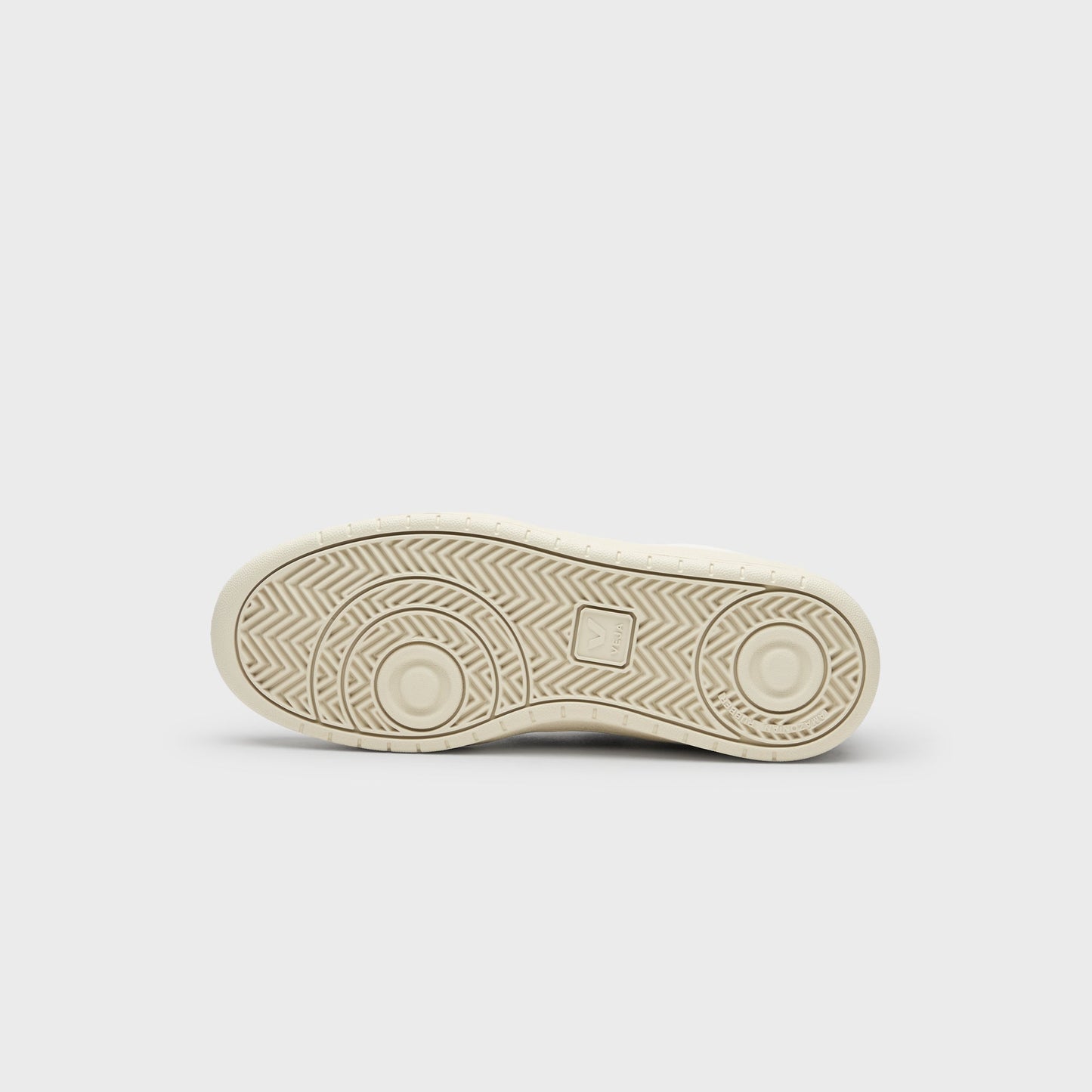 Veja V-90 - White / Black