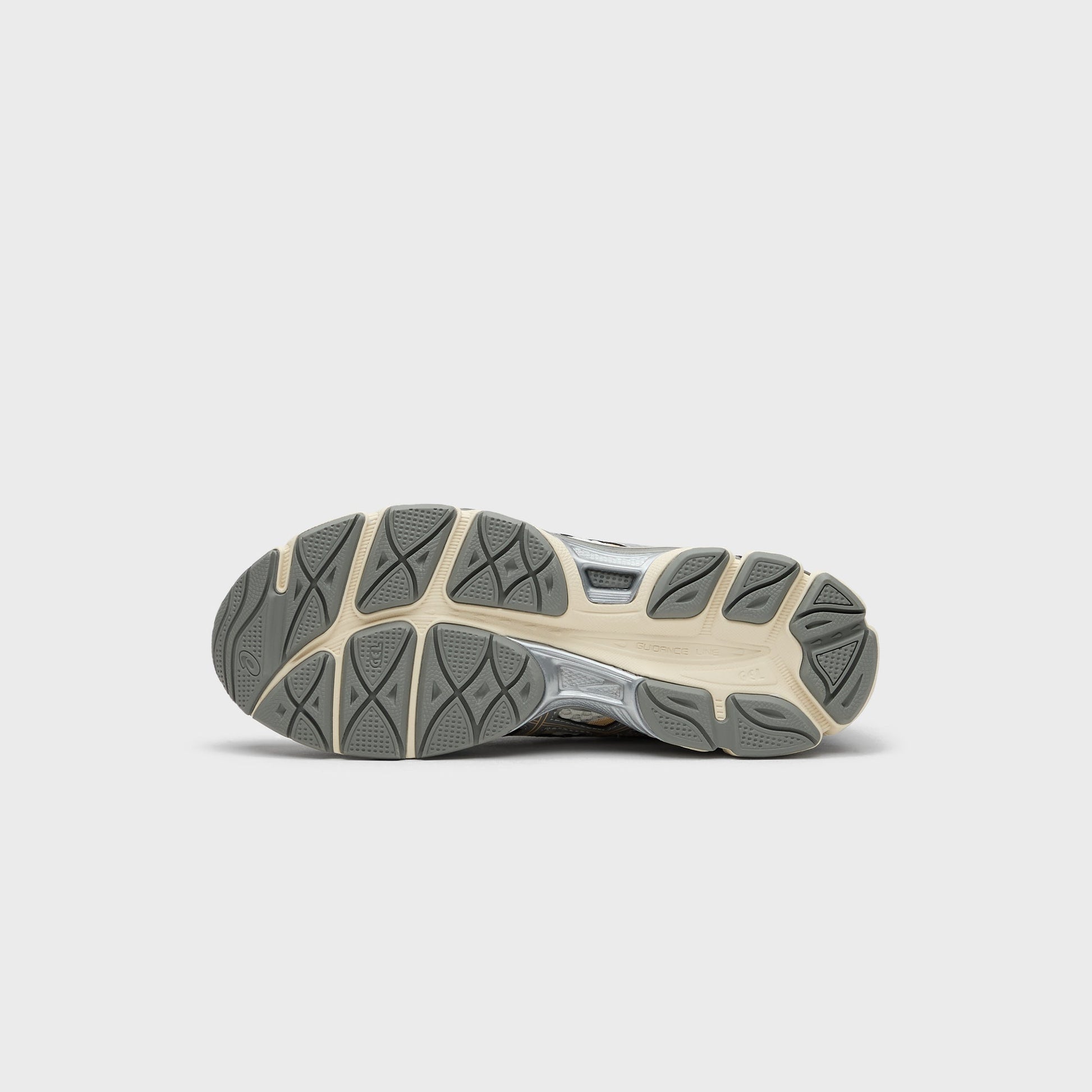 ASICS Gel-Cumulus 16 - Cream / Clay Grey