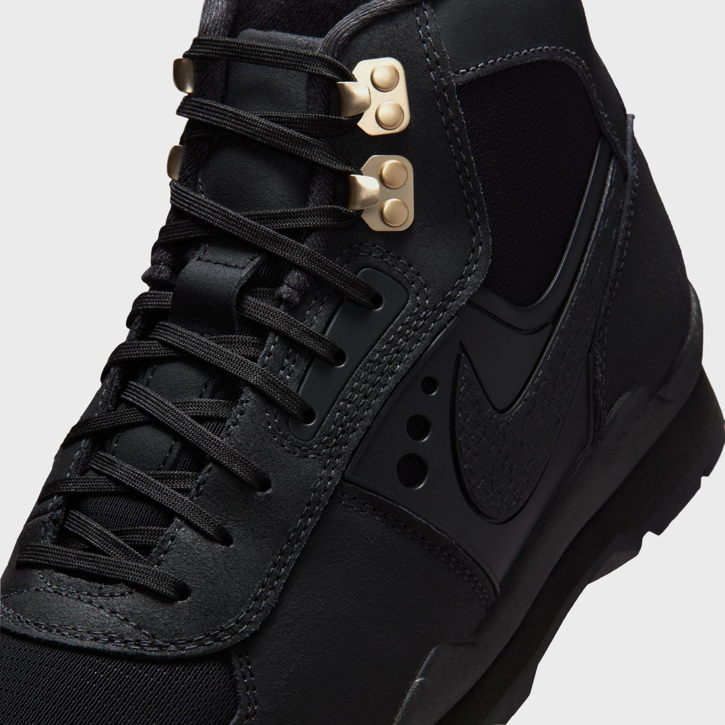 Nike Baltoro SP - Black / Gold