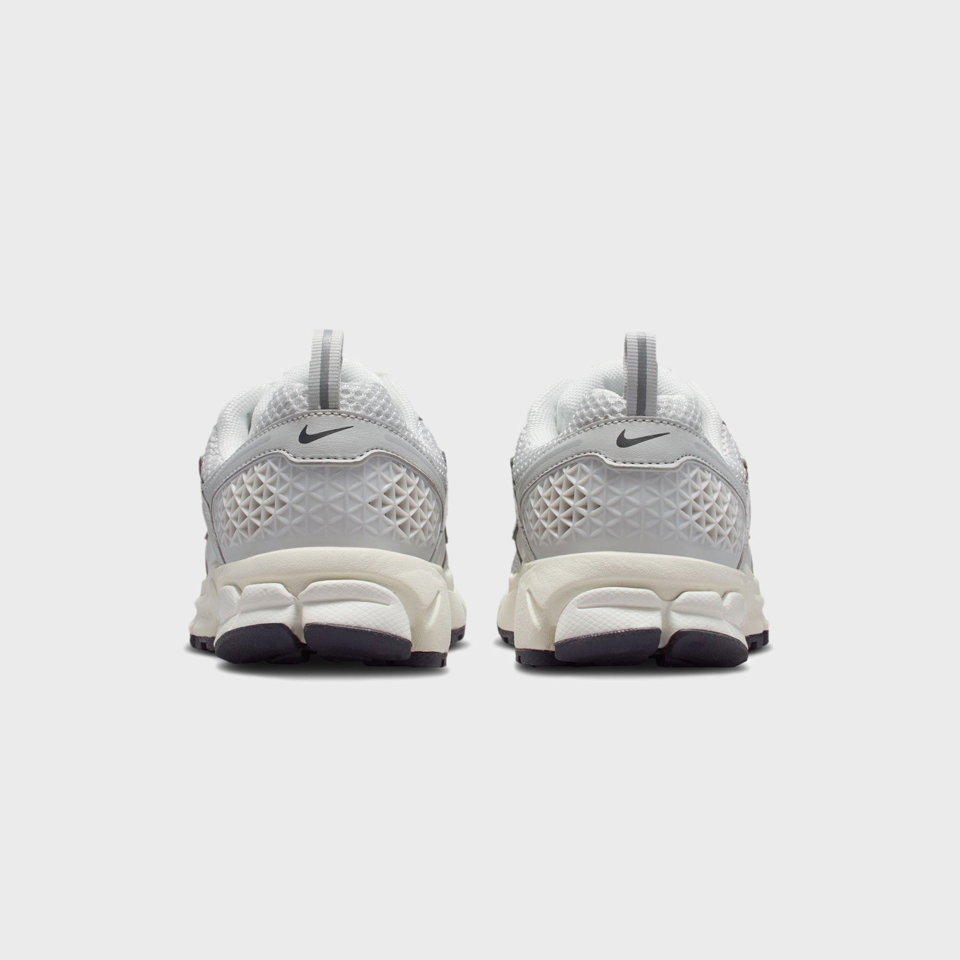 Nike GS Vomero 5 - Photon Dust / Chrome / Gridiron / Sail