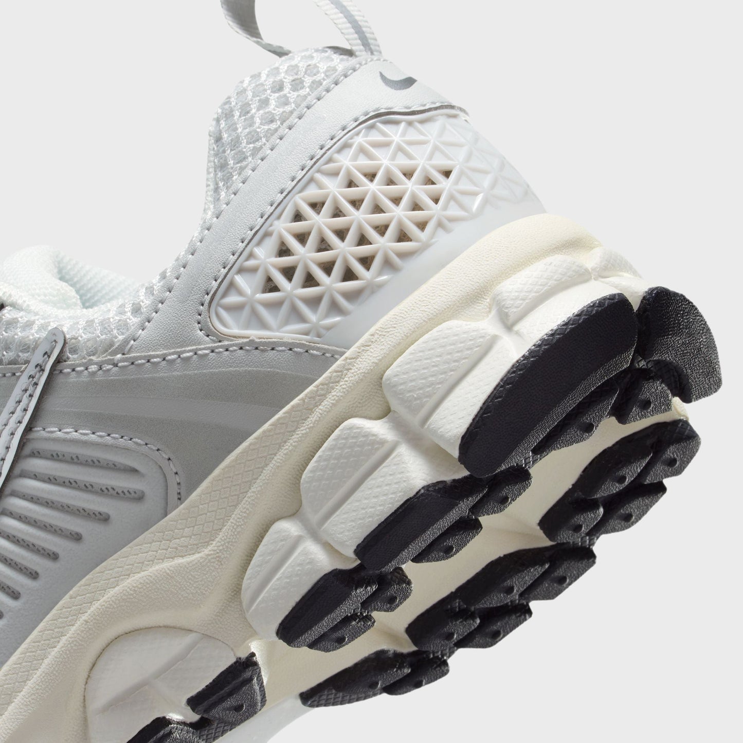 Nike GS Vomero 5 - Photon Dust / Chrome / Gridiron / Sail