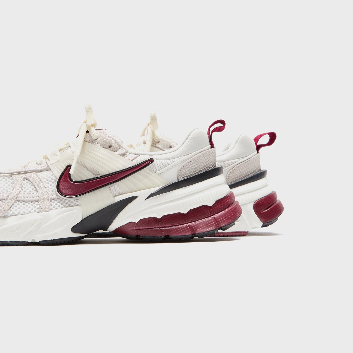 Nike WMNS V2K Run SE - White / Team Red / Black