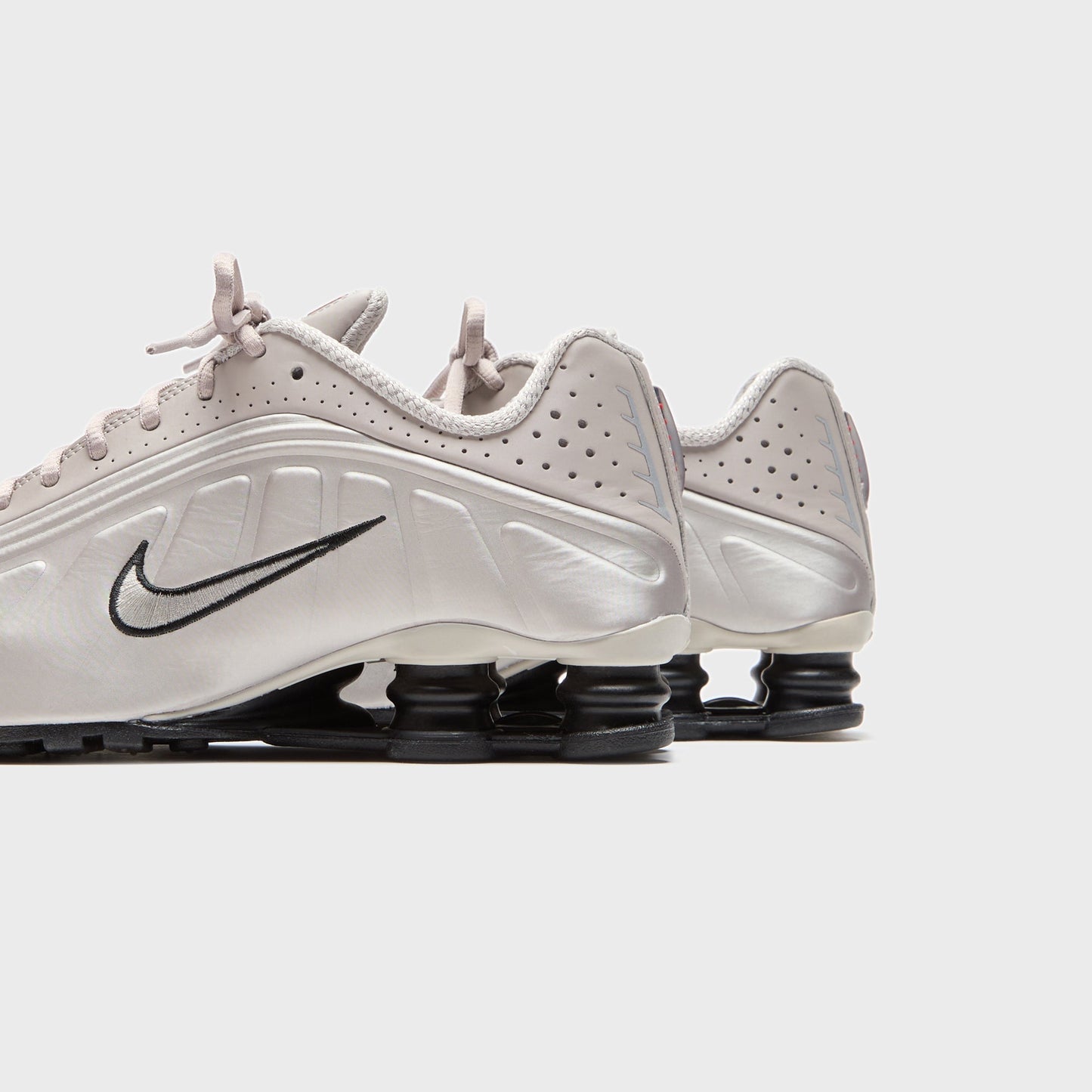 Nike Shox R4 - College Grey / University Red / Metallic Silver / Black