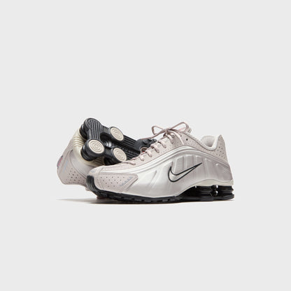 Nike Shox R4 - College Grey / University Red / Metallic Silver / Black