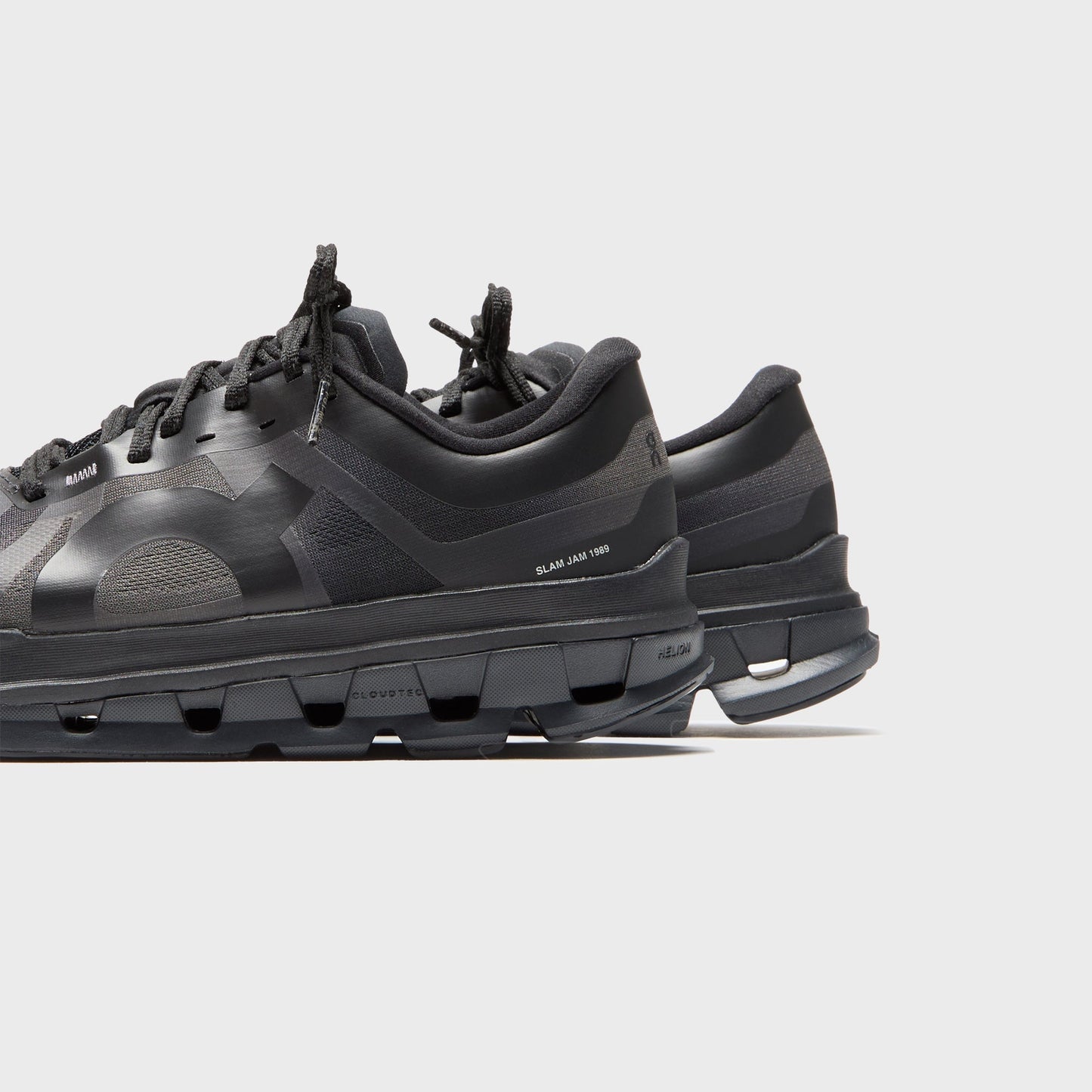 On Running x SLAM JAM Cloud 5 - Gull / Black