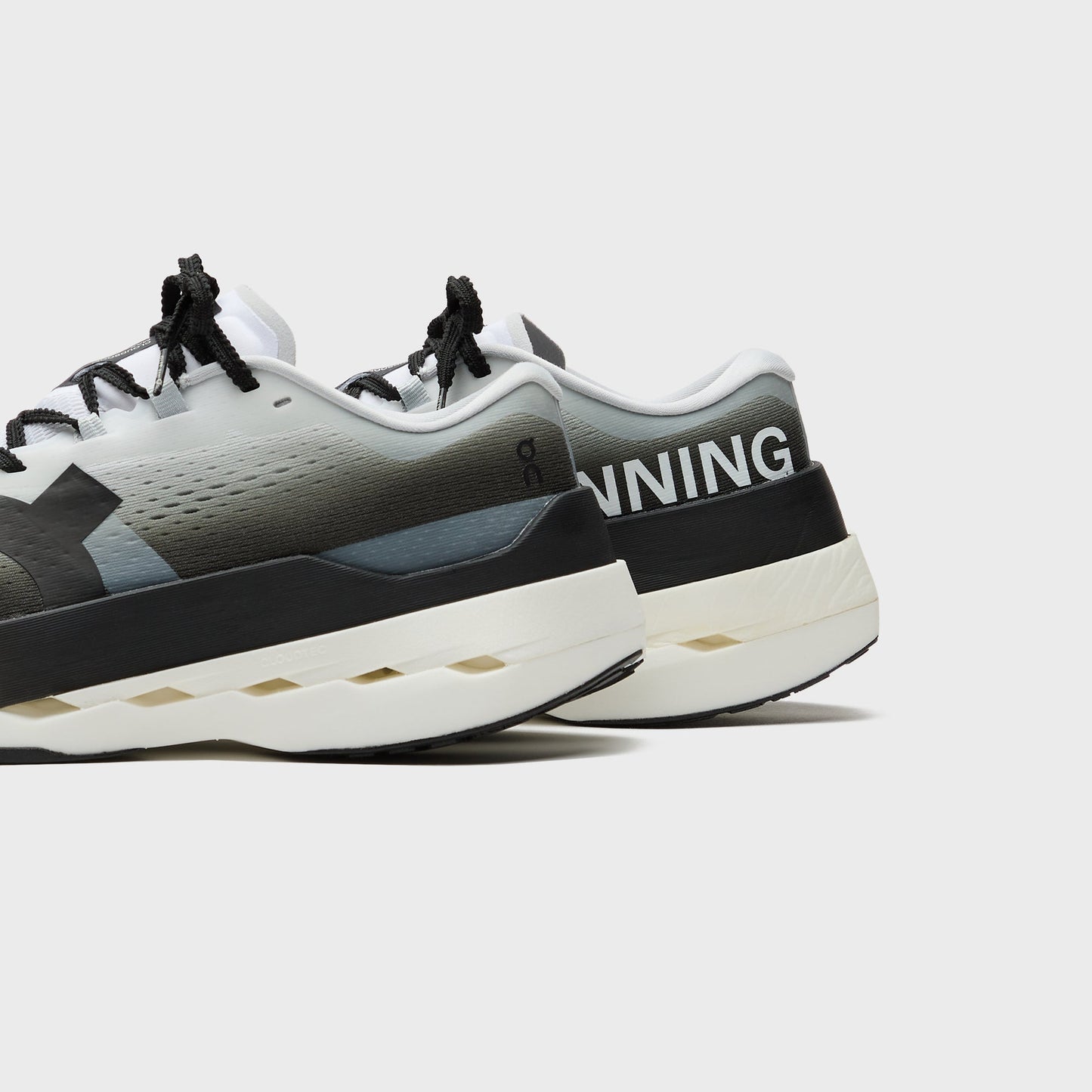On Running Cloudboom Max - White / Black