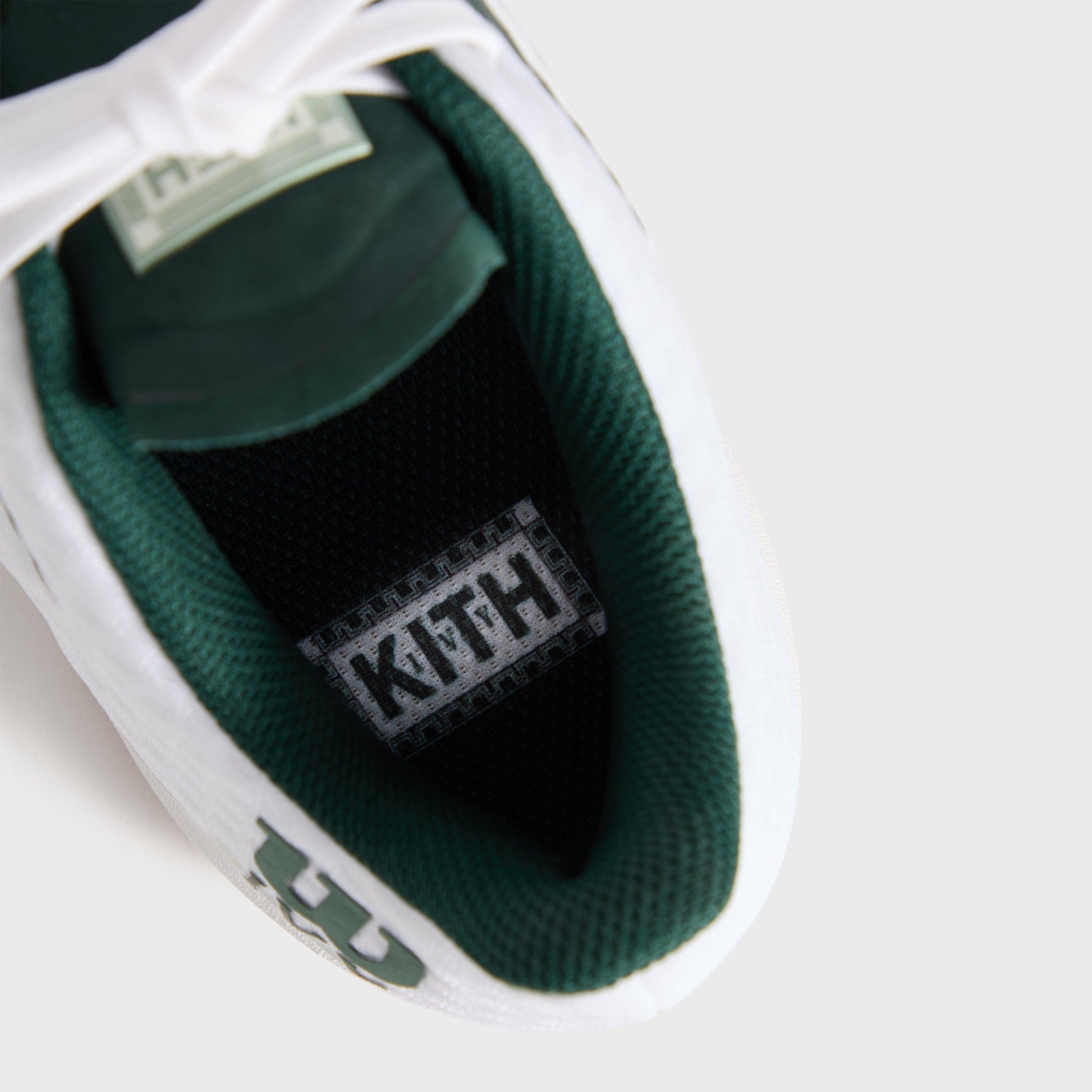 Kith Ivy for Wilson Hurakn Pro - White / Pine Grove / Gum