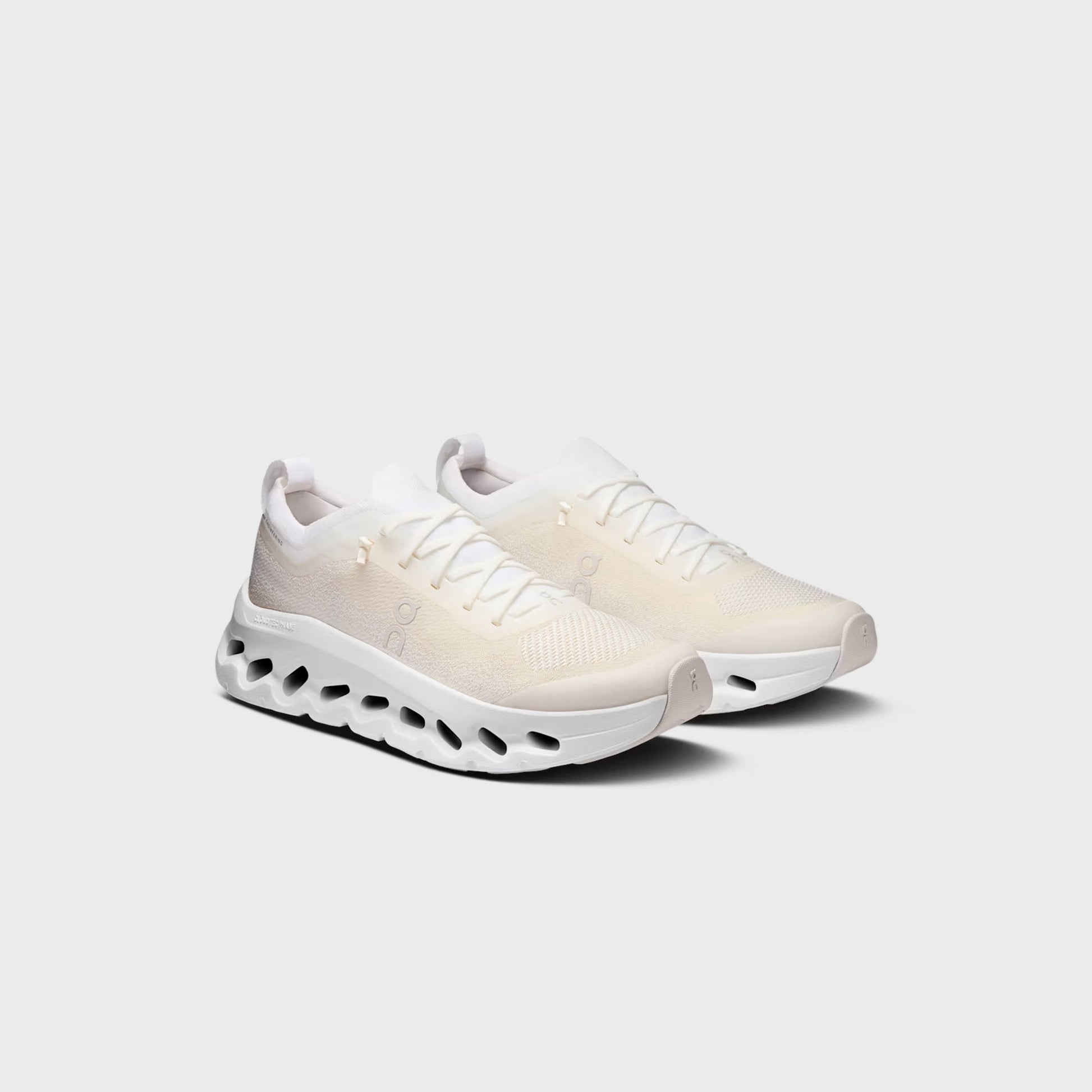On Running WMNS Cloudtilt Moon - White / Frost